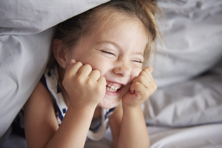 Quand la Joie Devient Trop Intense : Comprendre et Accompagner l’Excès d’Excitation chez l’Enfant